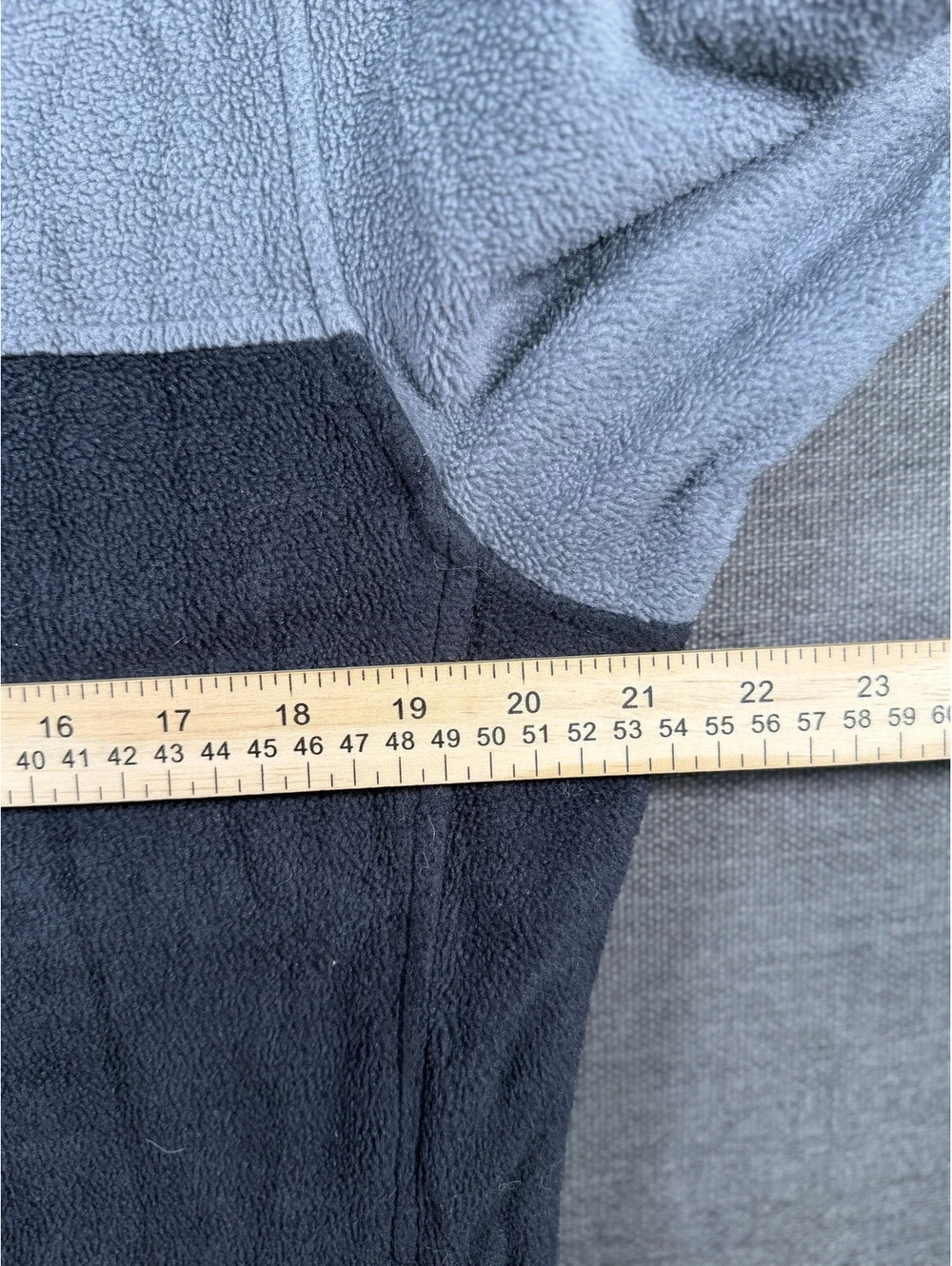 Columbia Sportswear Company Men's Medium Gray and Black Full-Zip Fleece Jacket
